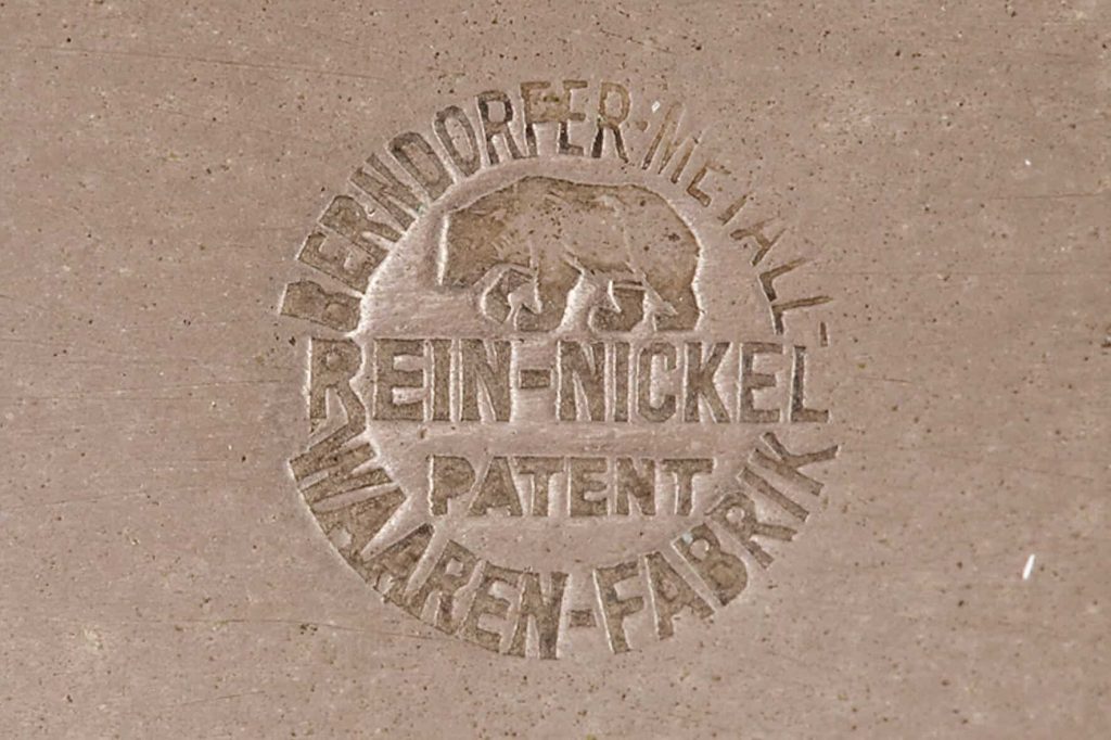 Клеймо на самоваре Berndorfer Мetal Patent rein Nickel Waаren Fabric